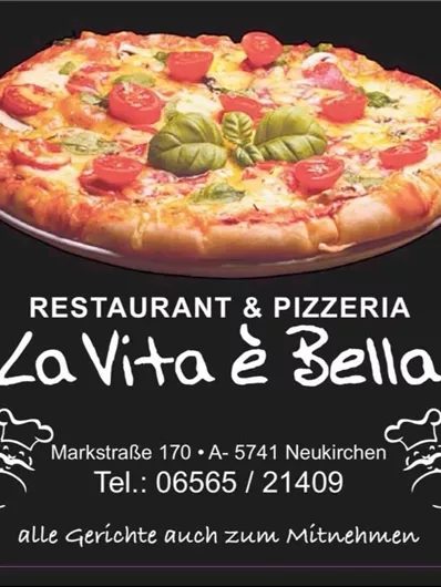 A delicious pizza with fresh tomatoes and basil. The restaurant "La Vita è Bella" offers delicious dishes for takeout.