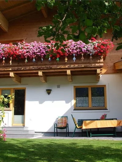 *** FERIENWOHNUNG *** 4 PERSONEN u.2 --Küche -Wohnzimmer-2 Schlafzimmer mit DUSCHE u, Balkon --Parkplatz - Fahrräder Hütte -Garten ---SOMMERCARD-KARTE