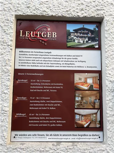 A welcome sign for the Leutgeb holiday home. It presents information about the various available holiday apartments and their capacities.