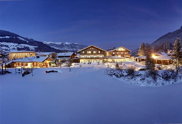 Schemerstemming Wandelhotel Kirchner - de complete hotelgroep in één oogopslag.