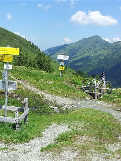 Stangenjochweg mit den Mountainbike