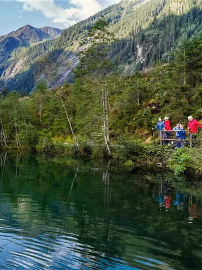 zu Fuß weiter bis zum Blausee